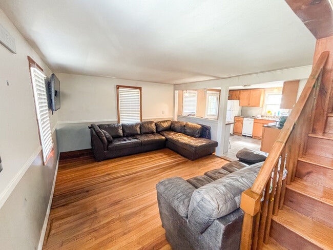 11 Livingstone Ave in Westfield, MA - Building Photo - Building Photo