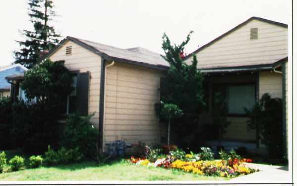 944-946 King St in Redwood City, CA - Foto de edificio - Building Photo