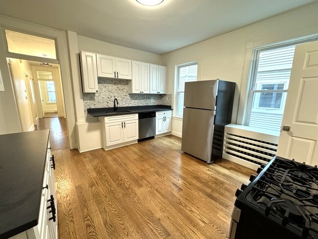 11 E Milton Rd, Unit #1 in Brookline, MA - Foto de edificio - Building Photo