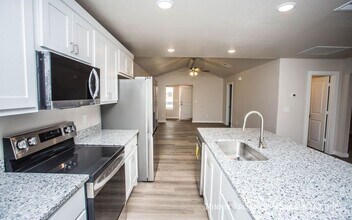 310 E 77th St in Lubbock, TX - Building Photo - Building Photo