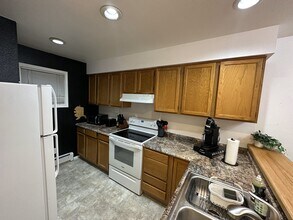 2830 Happy Ln, Unit 14 in Anchorage, AK - Building Photo - Building Photo