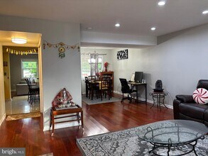 208 Burnam Wood Dr in Mount Laurel, NJ - Building Photo - Building Photo
