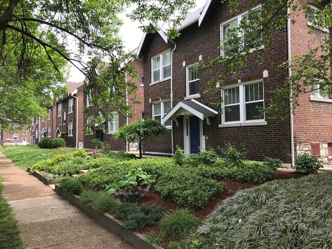 2130 Maury Ave, Unit 1S in St. Louis, MO - Building Photo - Building Photo