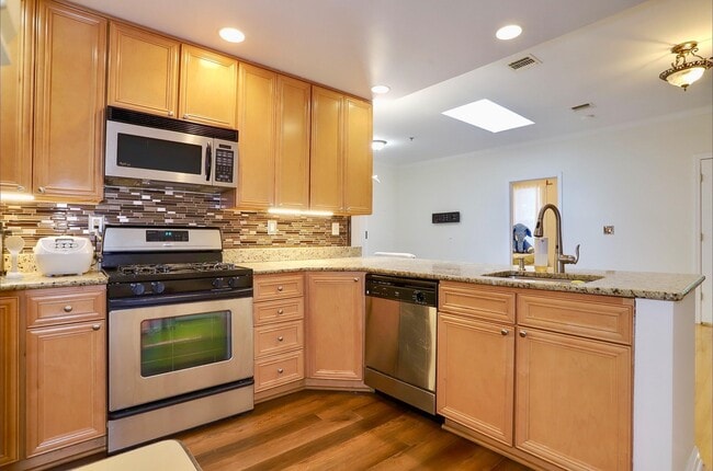 515 Gregory Ave-Unit -12 in Weehawken, NJ - Building Photo - Building Photo