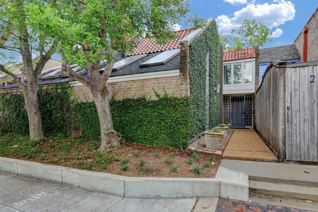 2923 Bissonnet St in Houston, TX - Building Photo