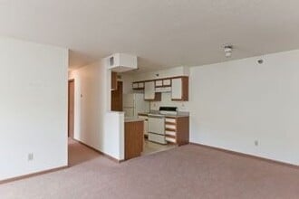 3404 Queen Dr SW in Cedar Rapids, IA - Building Photo - Building Photo