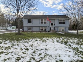 6926 Maple Dr in North Tonawanda, NY - Building Photo
