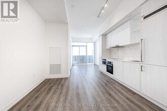 138-6138 Downes St in Toronto, ON - Building Photo - Building Photo