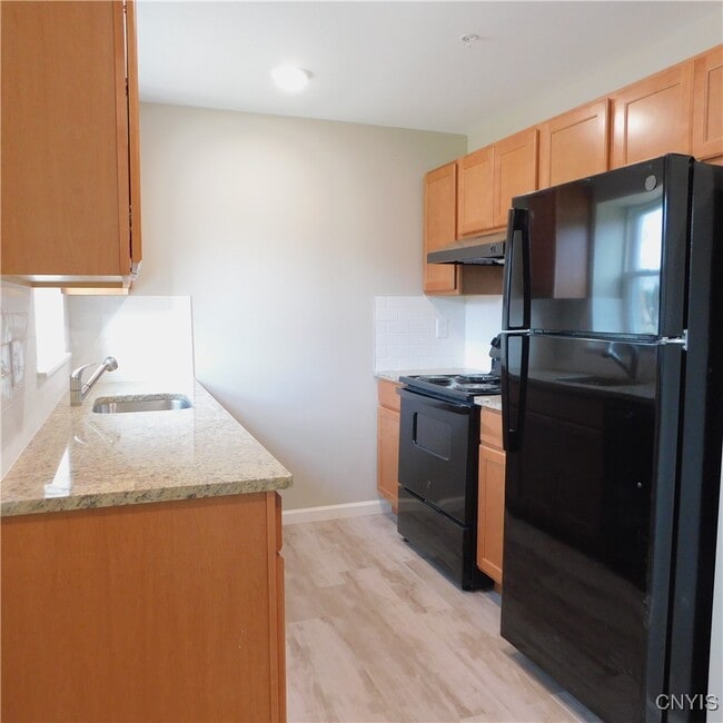 413 S Main St in North Syracuse, NY - Building Photo - Building Photo