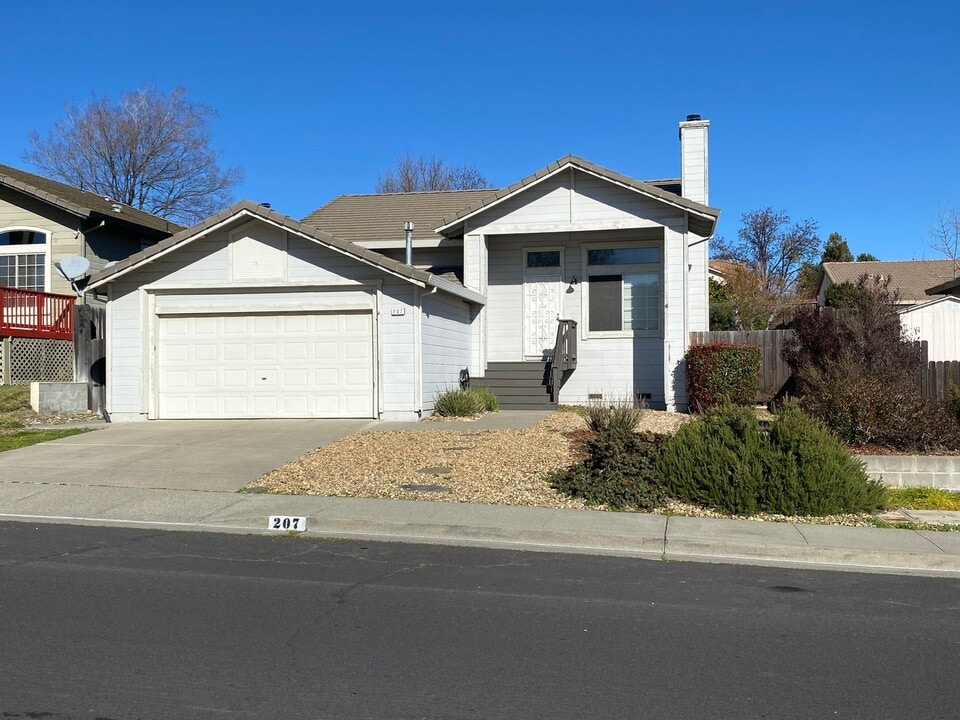 207 San Leon Dr in Vacaville, CA - Building Photo