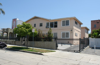 732 S Gramercy Dr in Los Angeles, CA - Building Photo - Building Photo