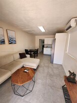 2165 SW 47th St in Fort Lauderdale, FL - Building Photo