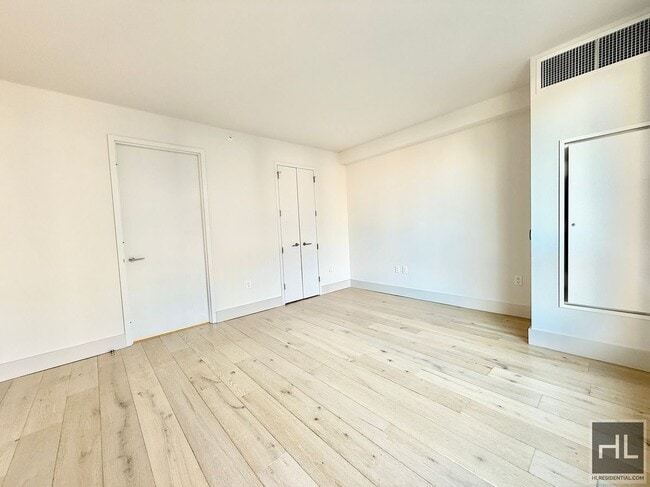 EAST 2ND ST, Unit 5A in New York, NY - Building Photo - Building Photo