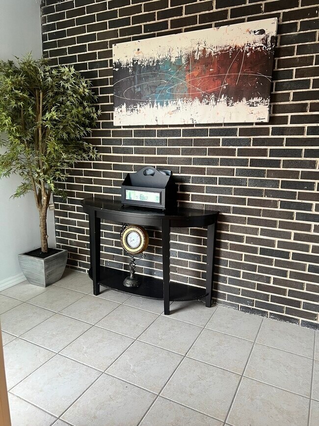 3909 W Howard St in Skokie, IL - Building Photo - Building Photo