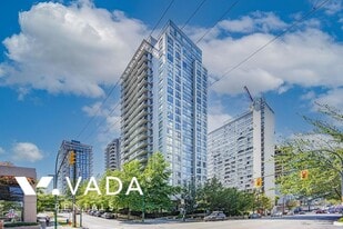 1420 W Georgia St in Vancouver, BC - Building Photo