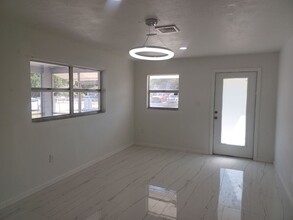 2627 St Charles St in Ft. Myers, FL - Building Photo - Building Photo