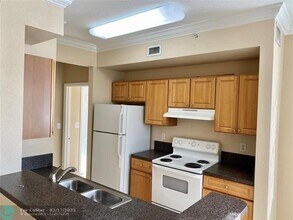 15045 Michelangelo Blvd in Delray Beach, FL - Foto de edificio - Building Photo