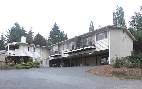 10327 NE 186th St in Bothell, WA - Building Photo