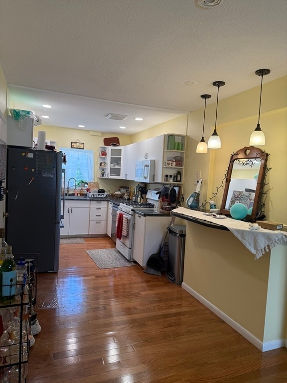 162 Lake Shore Rd in Boston, MA - Building Photo - Building Photo
