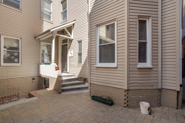 195 Green St, Unit 2 in Cambridge, MA - Building Photo - Building Photo