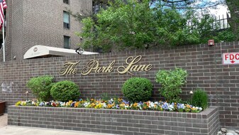 460 S Marion St Pkwy in Denver, CO - Building Photo