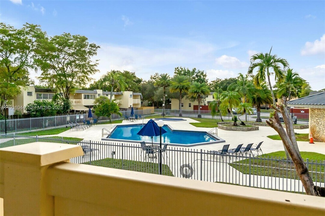 8443 SW 137th Ave in Miami, FL - Building Photo