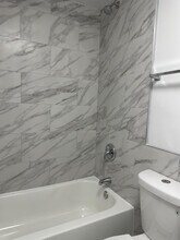 6257 N Milwaukee Ave, Unit ONE BED in Chicago, IL - Building Photo - Building Photo