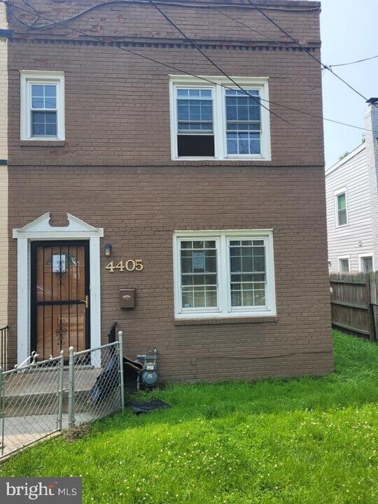 4405 Hayes St NE in Washington, DC - Building Photo