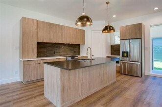 400 N Denver St in Dallas, TX - Building Photo - Building Photo