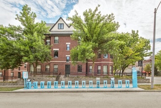 East Pointe Commons in Milwaukee, WI - Building Photo - Building Photo