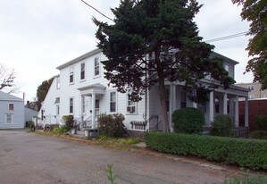 109 Franklin St Apartments