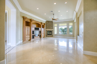 10117 Edgecliff Ln in Las Vegas, NV - Foto de edificio - Building Photo