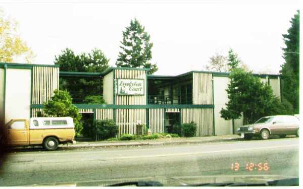 Evergreen Court Apartments in Auburn, WA - Foto de edificio