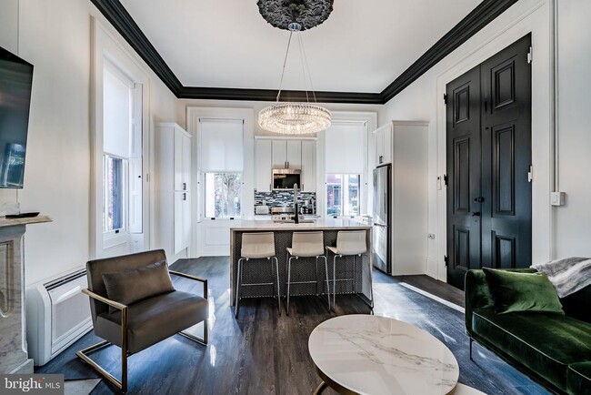 property at 305 S Walnut St