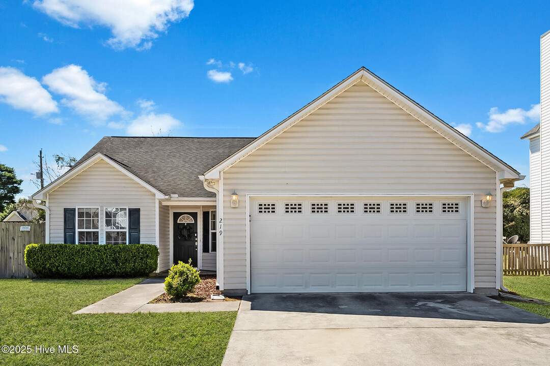 219 Derby Downs Dr in Sneads Ferry, NC - Building Photo