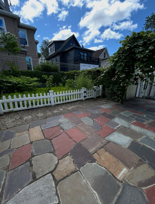 11 Vinal Ave in Somerville, MA - Building Photo - Building Photo
