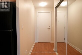 330-330 Burnhamthorpe Rd W in Mississauga, ON - Building Photo - Building Photo