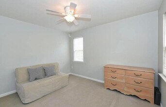 9811 Campus Walk Ln in Charlotte, NC - Foto de edificio - Building Photo