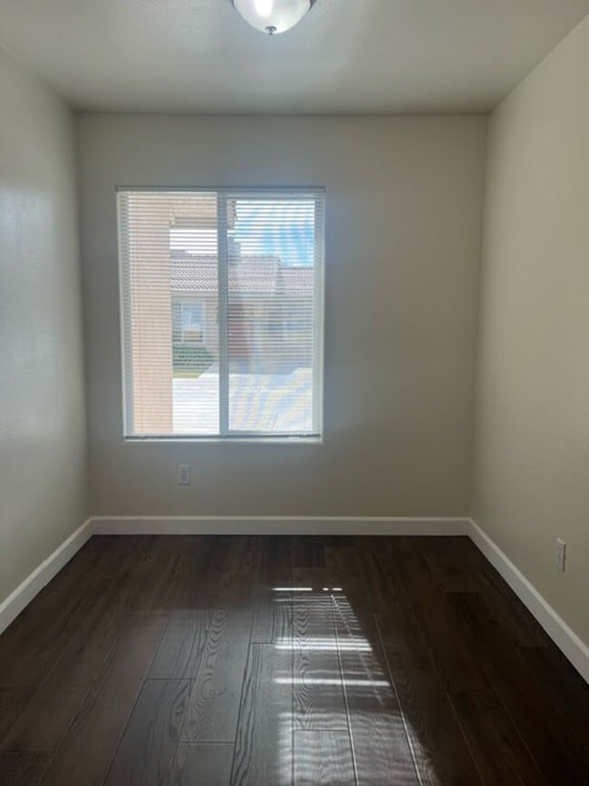 1218 Reddick Ln in Bakersfield, CA - Building Photo - Building Photo