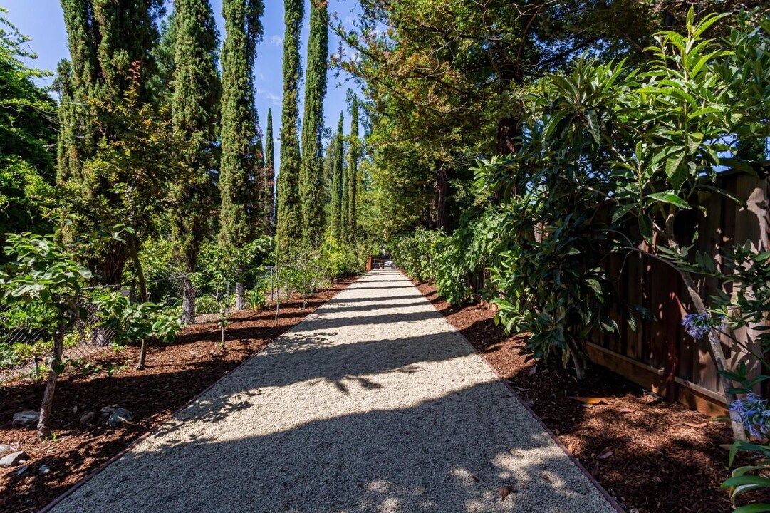11A Cowell Ln in Atherton, CA - Building Photo