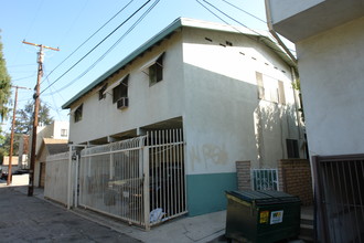 5719 Hazeltine Ave in Van Nuys, CA - Building Photo - Building Photo