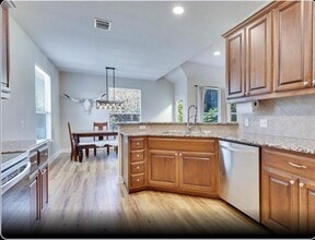 405 Alva Dr in Briarcliff, TX - Building Photo - Building Photo