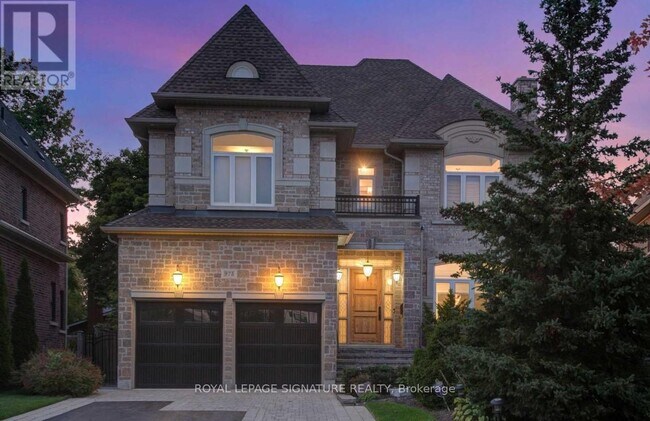 property at 975 Fredonia Dr