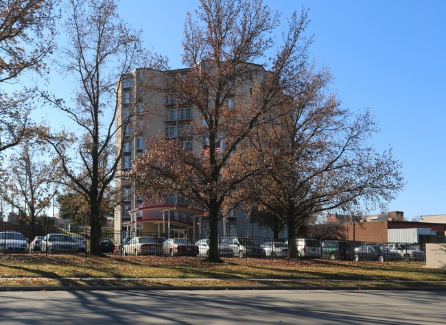 Glanville Towers in Kansas City, KS - Building Photo - Building Photo