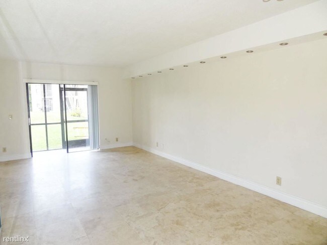 6772 Palmetto Cir S-Unit -Apt 105 in Boca Raton, FL - Building Photo - Building Photo