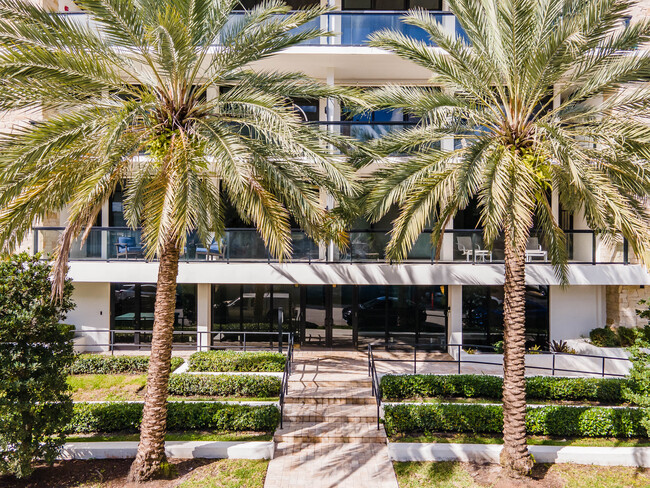 Palms on Venice in Fort Lauderdale, FL - Building Photo - Building Photo