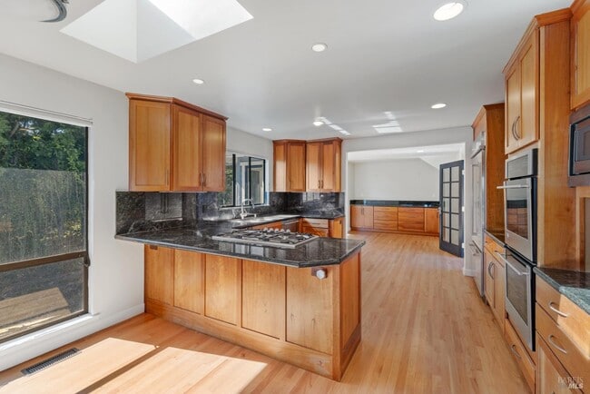 500 Ridge Rd in Tiburon, CA - Building Photo - Building Photo