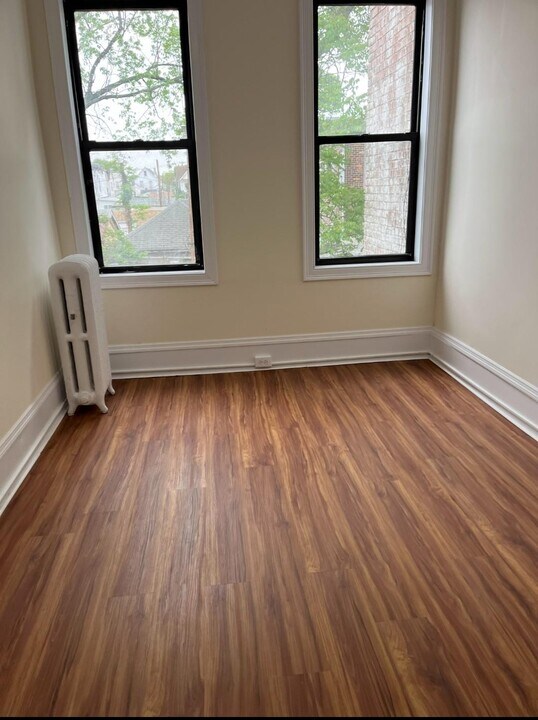 10510 Liberty Ave in Queens, NY - Building Photo