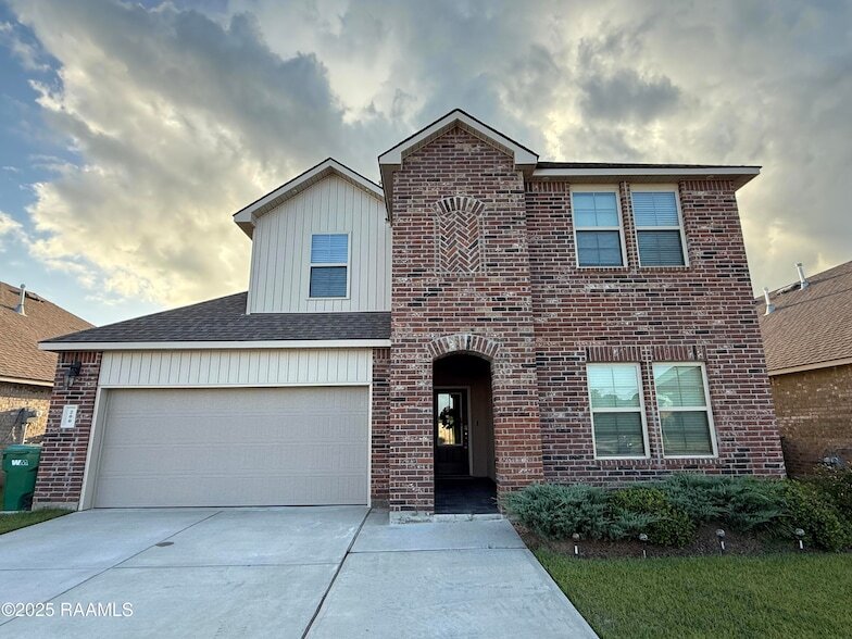 200 Broussard Hl Dr in Broussard, LA - Building Photo