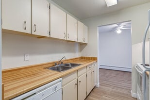 Glengrove Manor in Calgary, AB - Building Photo